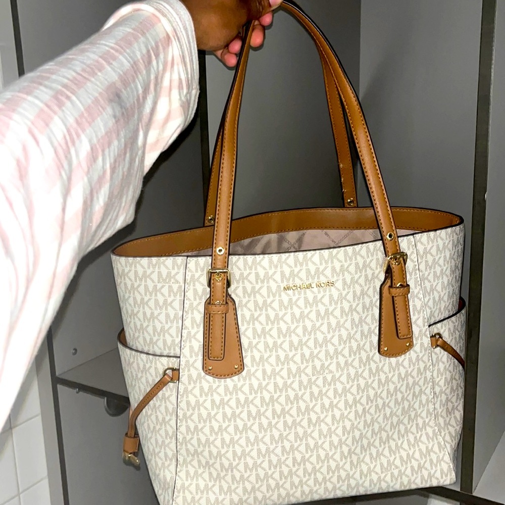 Brand New Michael Kors Purse, MK purse protection bag included